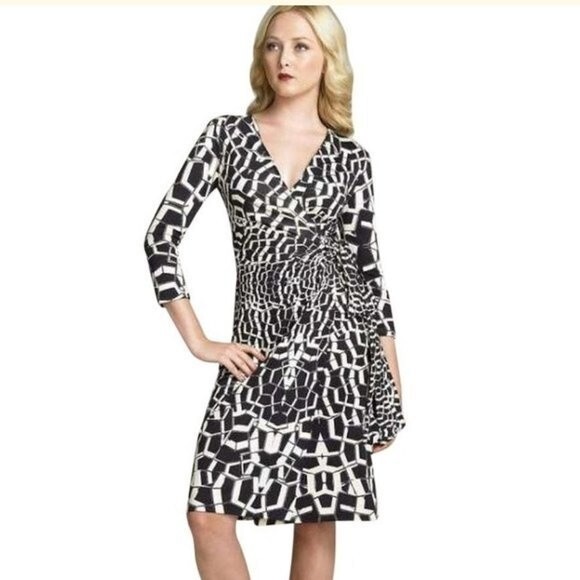 Diane von Furstenberg Diana Geometric Print Silk Wrap Printed Dress 4 - Picture 1 of 12